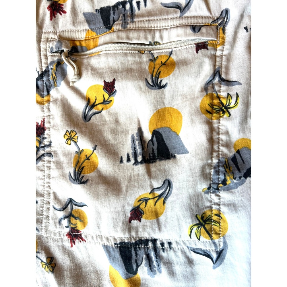 The North Face Mens Class V Yosemite Print Shorts Cream Yellow Medium 5 Inch - Picture 6 of 7